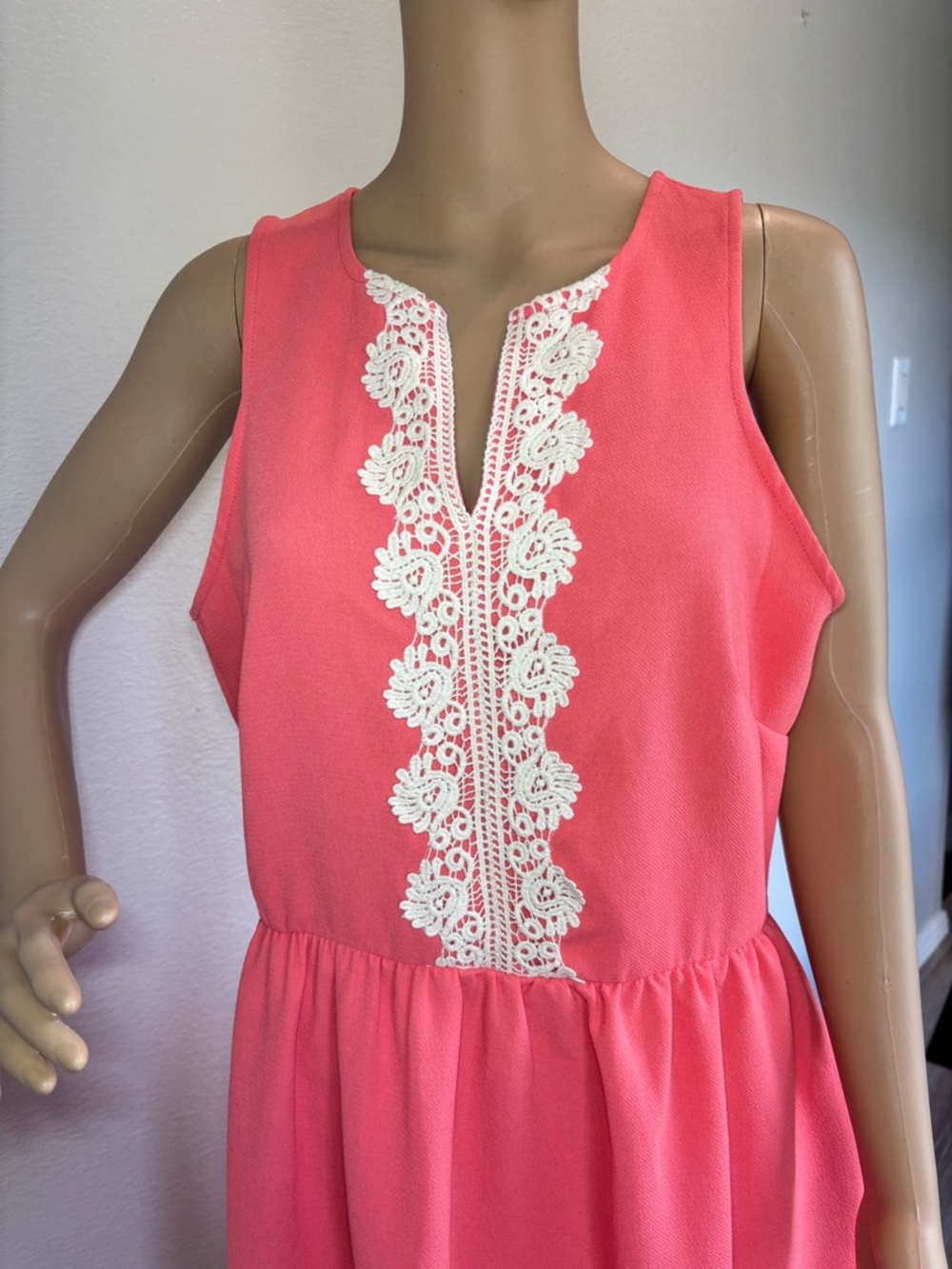 Francesca’s Miami Coral Sleeveless Dress with Ivory Crochet Trim Back zipper NWT - Picture 7 of 16